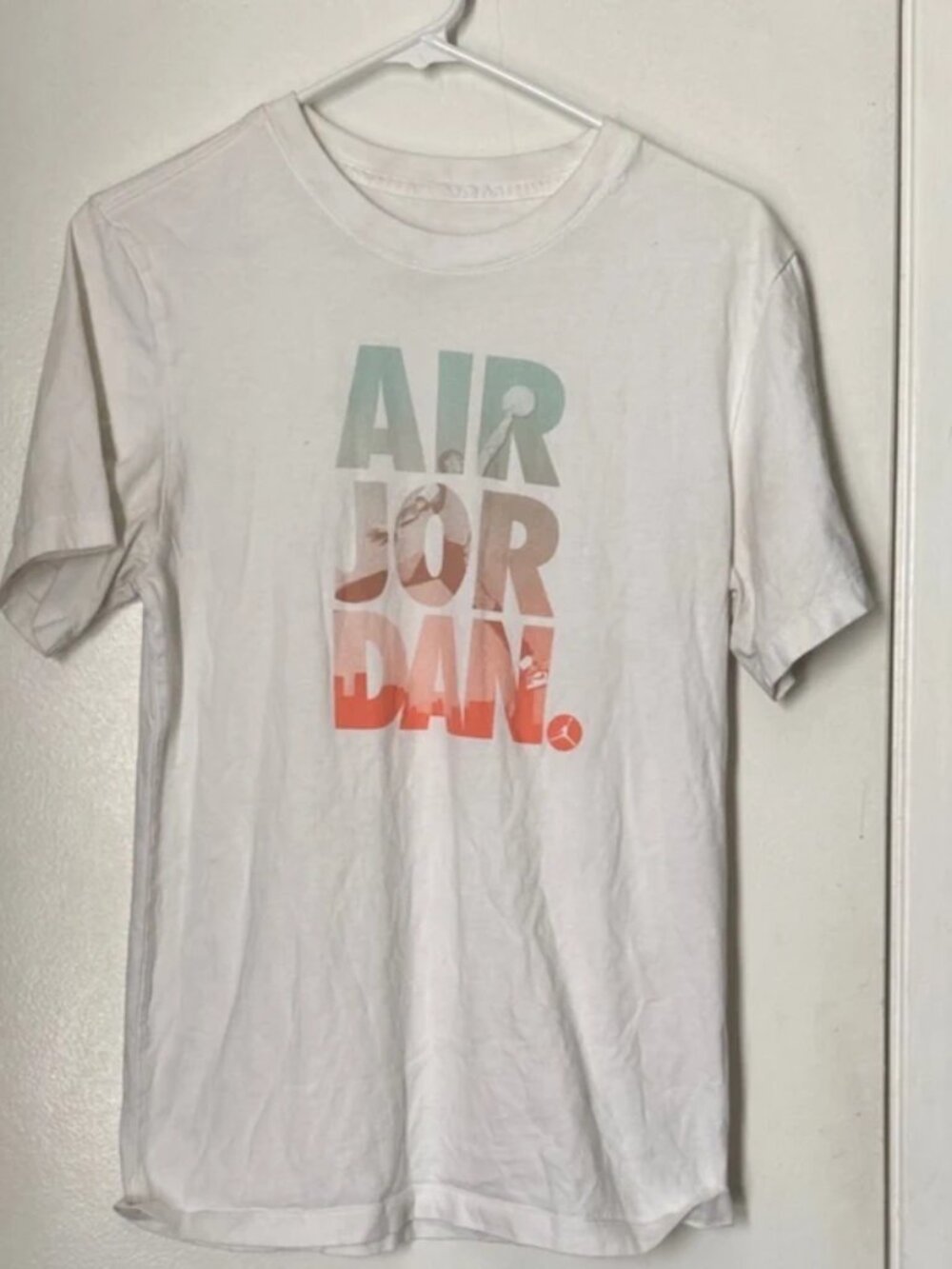 Air Jordan White Graphic Short Sleeve Tee Mens S